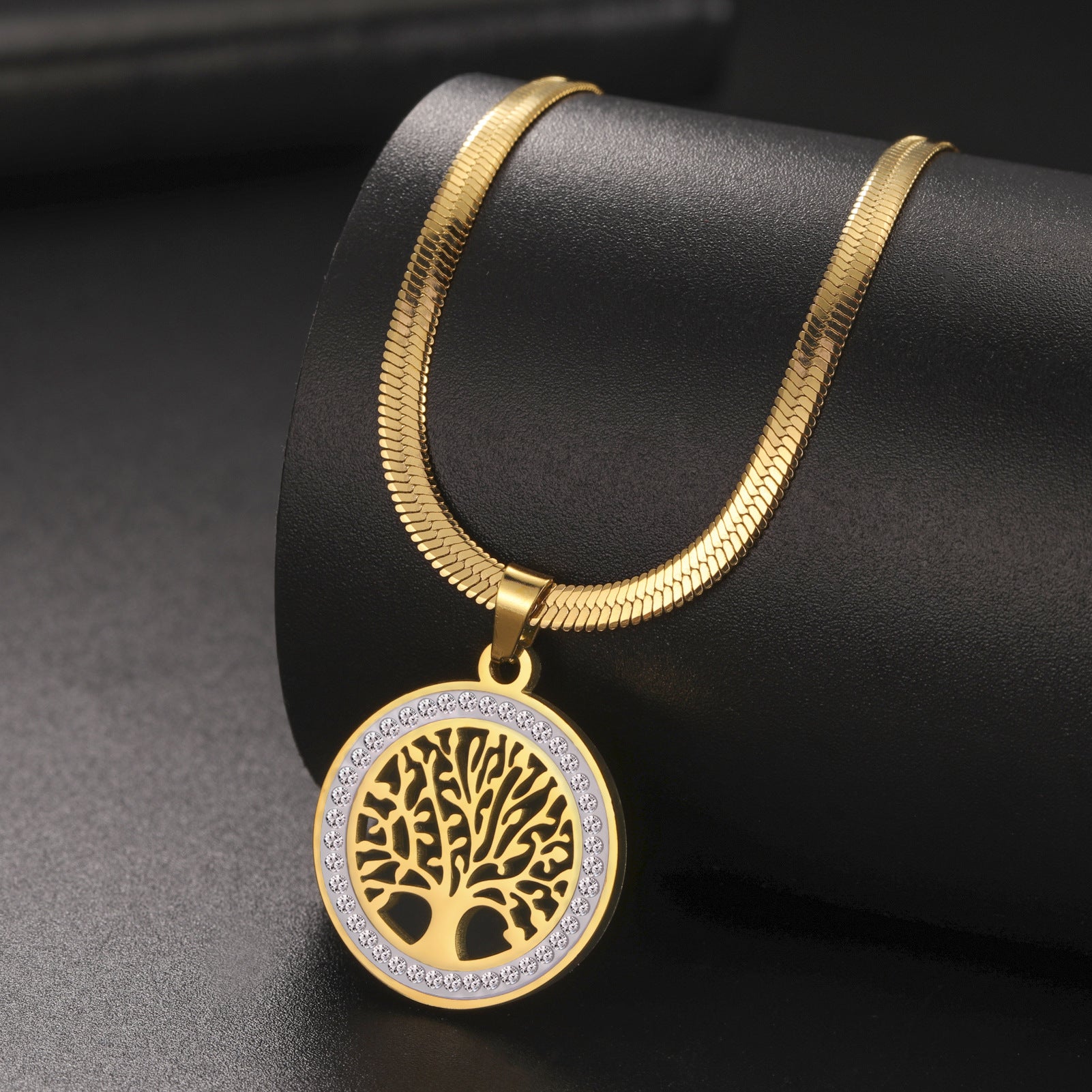 Luxury Fashion Titanium Steel Diamond Outer Ring Big Tree Pendant Snake Chain