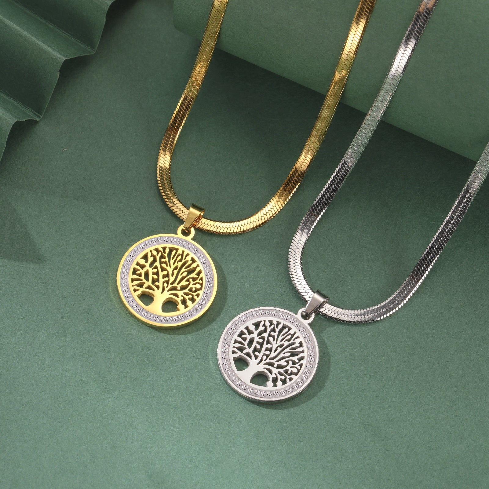 Luxury Fashion Titanium Steel Diamond Outer Ring Big Tree Pendant Snake Chain